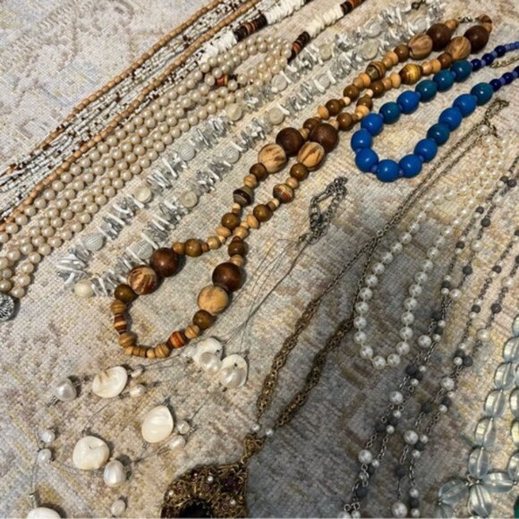 Lot of Casual Jewelry Necklaces, Watches, Bracelets, Partywear - Picture 7 of 7